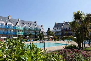 Gîte pour 4 personnes, avec terrasse et piscine dans Plage de Grève Blanche (Guilvinec)