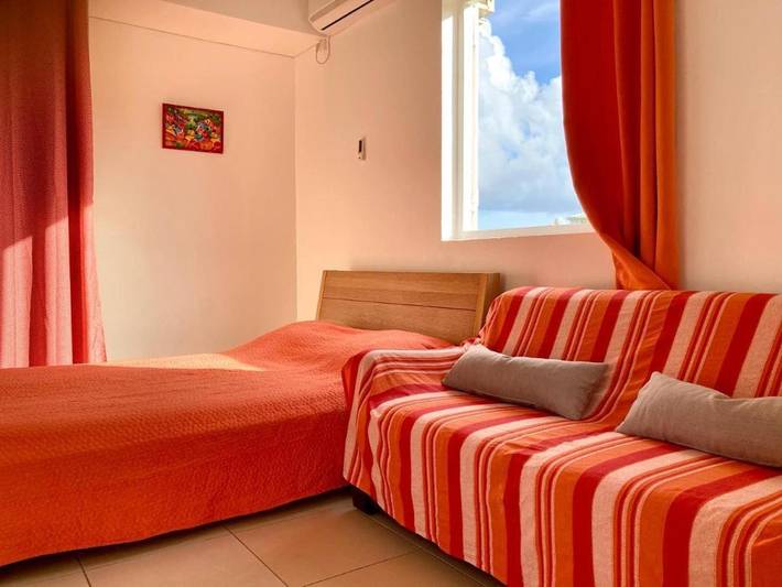 Location de vacances pour 4 personnes, avec vue ainsi que jardin et piscine à Terre-de-Bas - 4