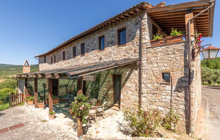 Appartamento intero, Appartamento a bordo piscina con parcheggio e vista sul fiume in Todi, Perugia e dintorni