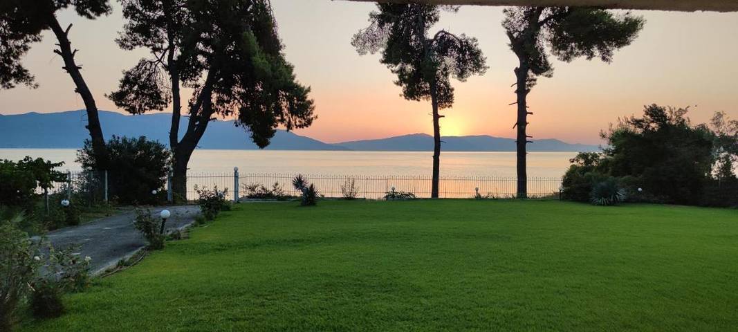 Villa pour 8 personnes, avec Balcon et Terrasse ainsi que Jardin et Vue