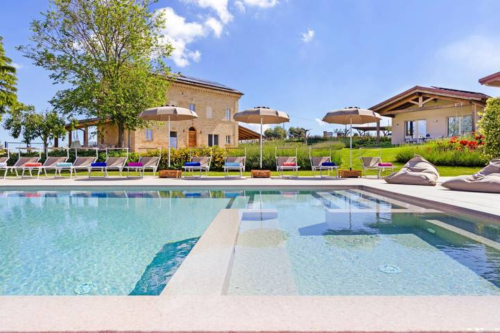 Chalet para 14 personas, con piscina y jardín - 1