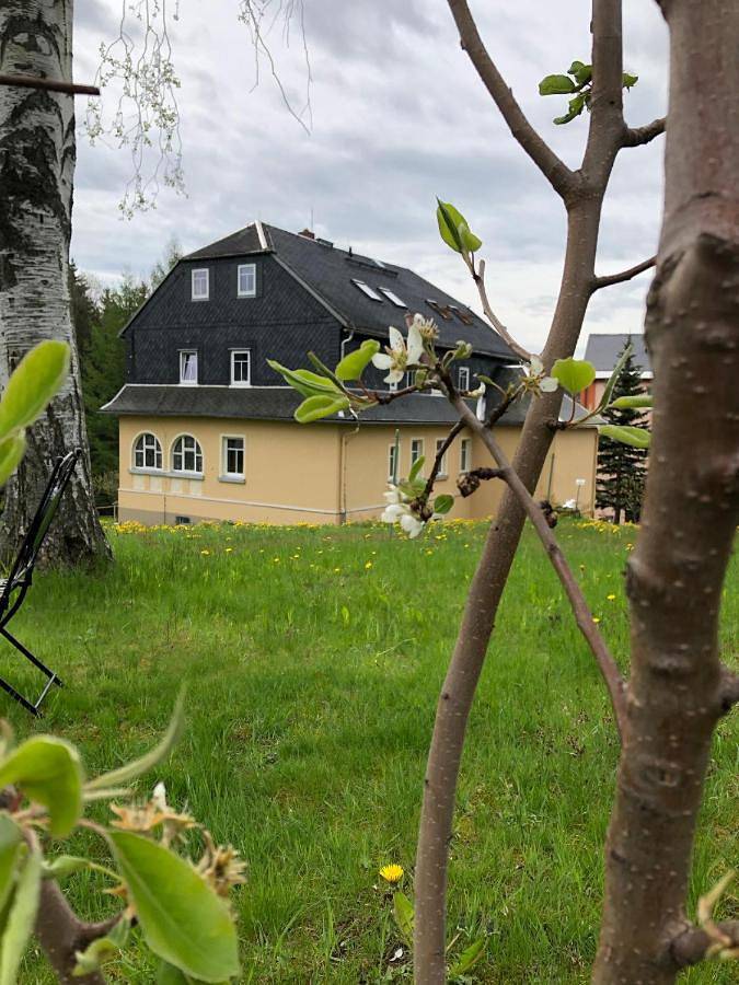 Ferienwohnung für 2 Personen, mit Terrasse und Garten sowie Ausblick in Neuhausen/Erzgebirge
