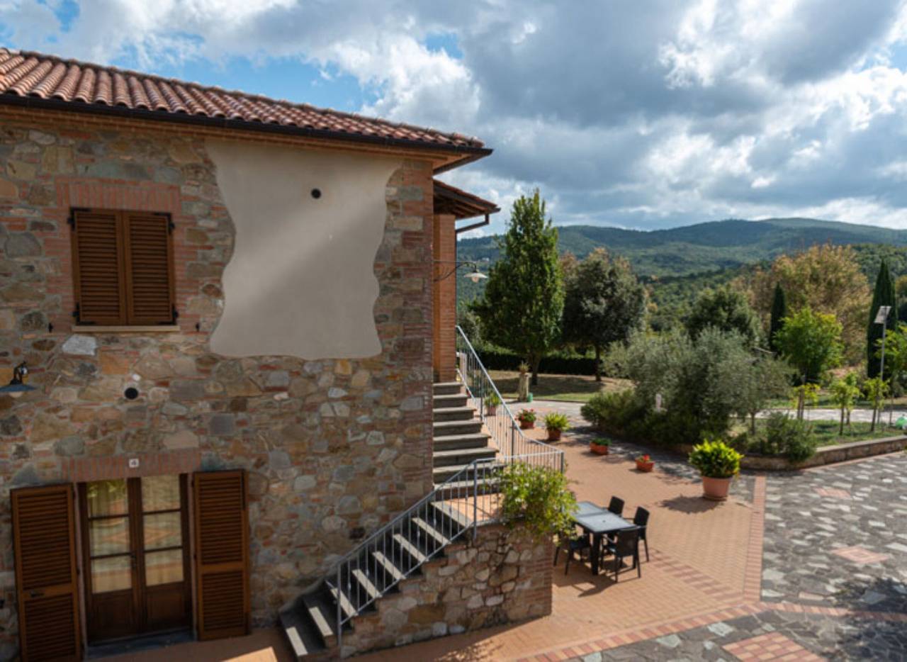 Ganze Wohnung, Apartment '15' mit Gemeinschaftspool, Garten und Klimaanlage in Lajatico, Etruskische Küste