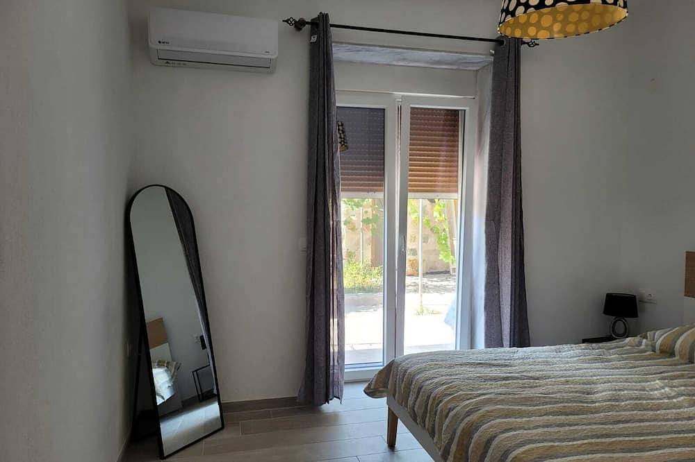 Entire apartment, Modern apartment right on the beach in Chrysi Ammoudia, Thassos