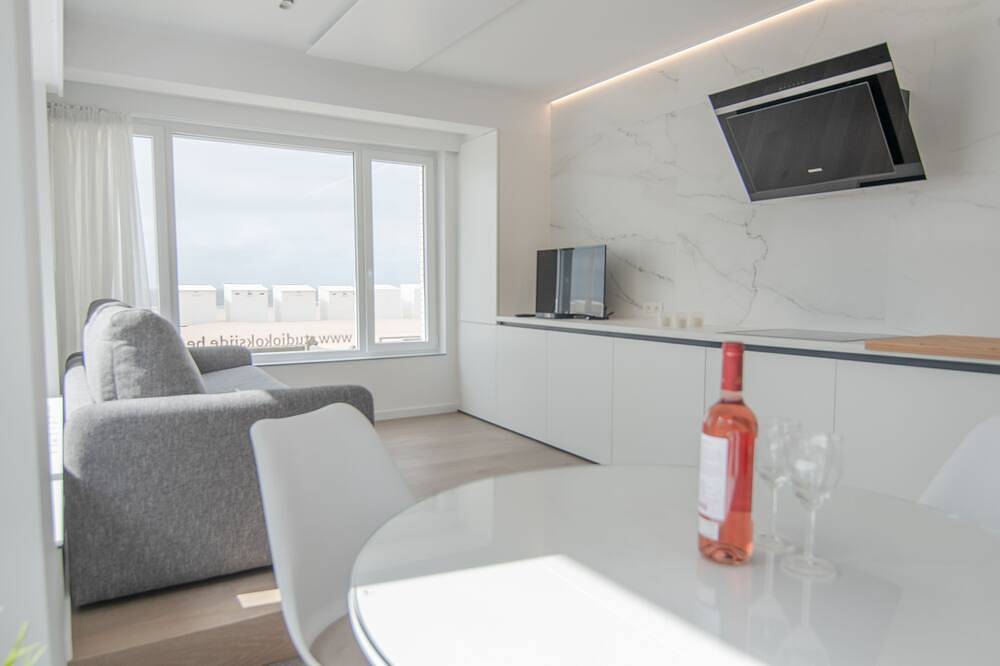 Apartamento entero, State-of-the-art studio with frontal sea view in Koksijde-Bad, Koksijde