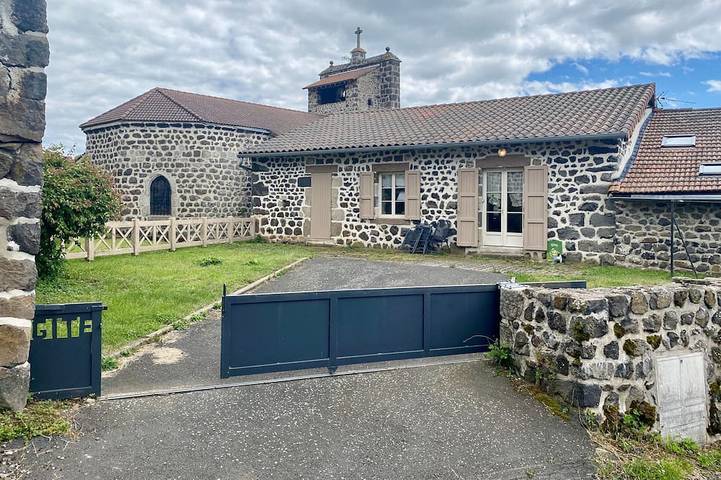 Gîte pour 6 personnes, avec jardin à Alleyrac