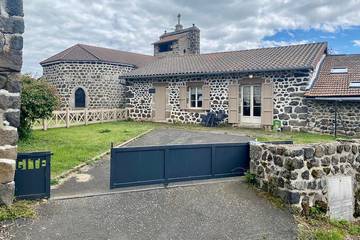 Gîte pour 6 personnes, avec jardin à Alleyrac