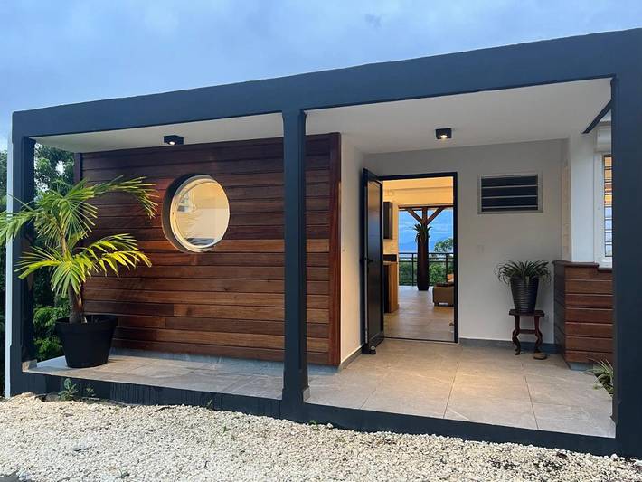Location de vacances pour 6 personnes, avec vue ainsi que jardin et piscine dans Ecomusée de Marie-Galante
