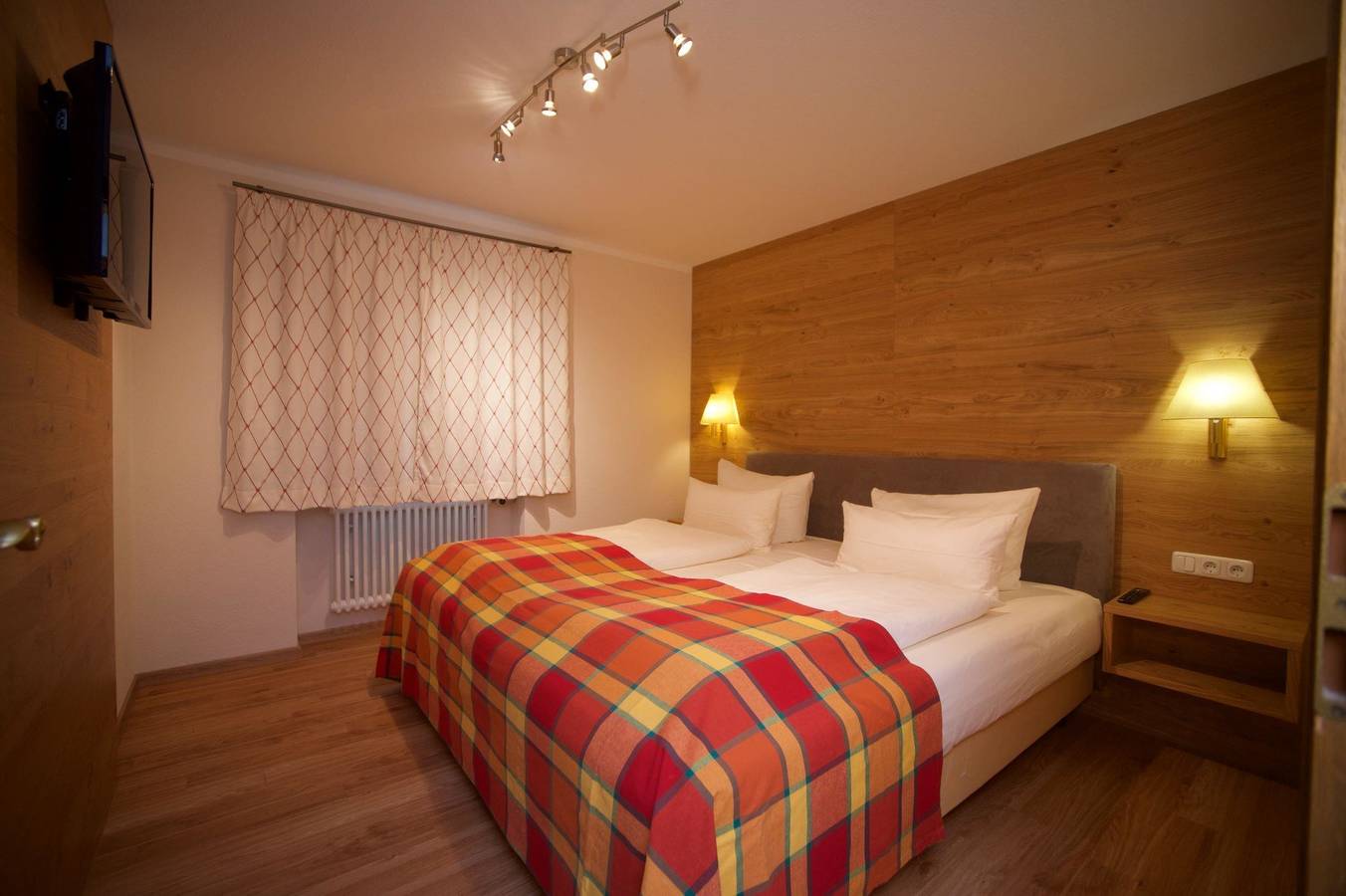 Geheel vakantieappartement, Ferienhaus Rosa (App. 2 + 5) in Neuschwanstein, Füssen