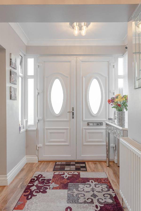 Family Room with Shared Bathroom in Harrow, London