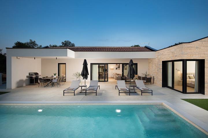 Villa pour 4 personnes, avec terrasse ainsi que jardin et piscine à Loborika - 2