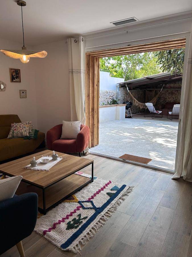Location de vacances pour 6 personnes, avec Terrasse et Vue à Lamothe-Montravel