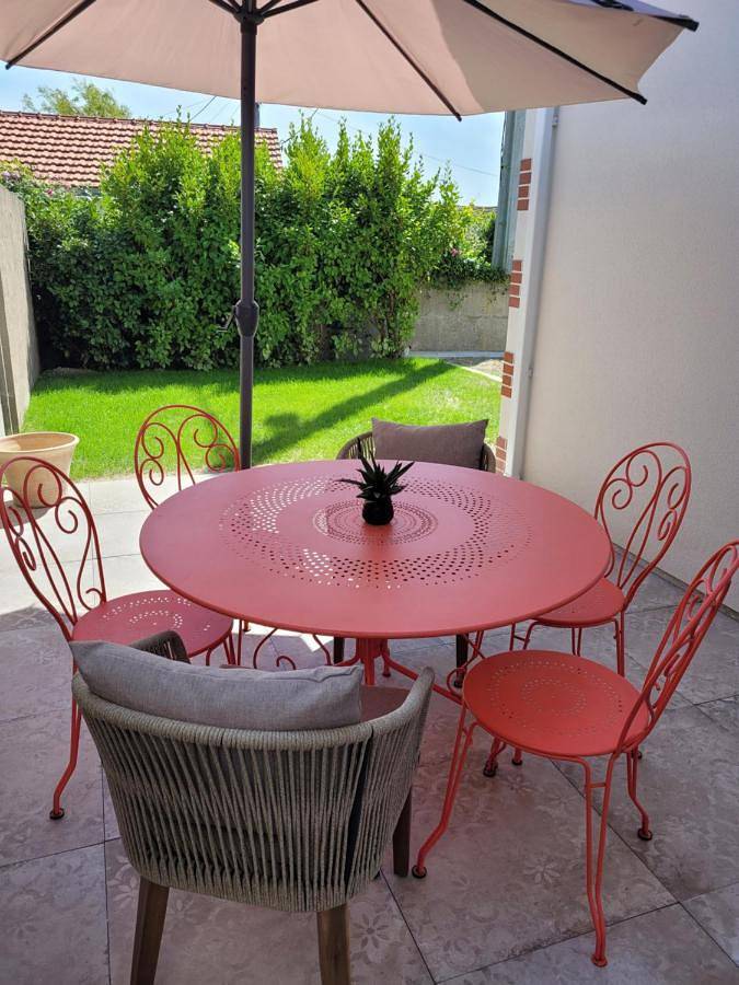 Location de vacances pour 6 personnes, avec jacuzzi ainsi que terrasse et jardin dans Plage de La Source