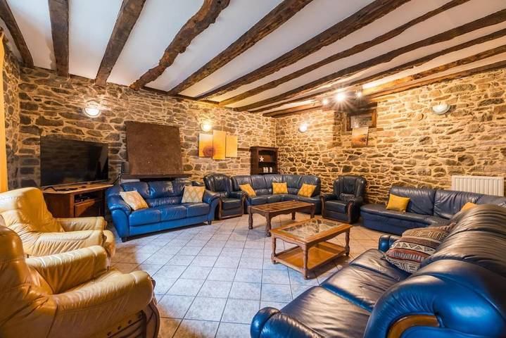 Location de vacances pour 15 personnes, avec terrasse et piscine à Plouguenast - 4