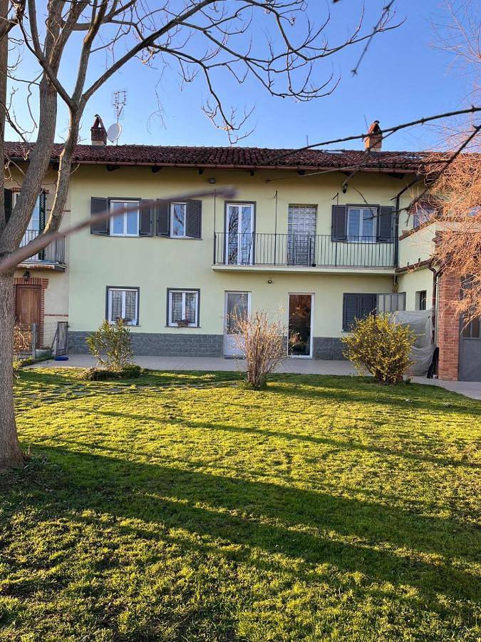 Maison de campagne pour 4 personnes, avec Balcon et Terrasse ainsi que Jardin et Vue à Bene Vagienna