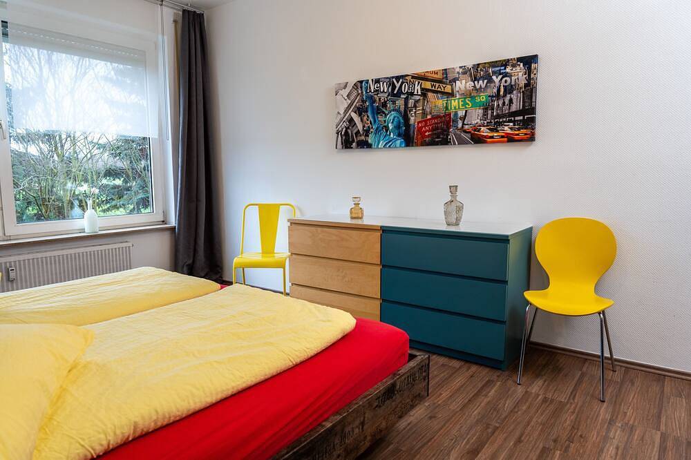 Ganze Wohnung, Große Fewo (ca. 75 m²), ruhig, citynah, Süd-Balkon, kostenfreie Parkplätze, Wifi in Niestetal, Hessisches Bergland