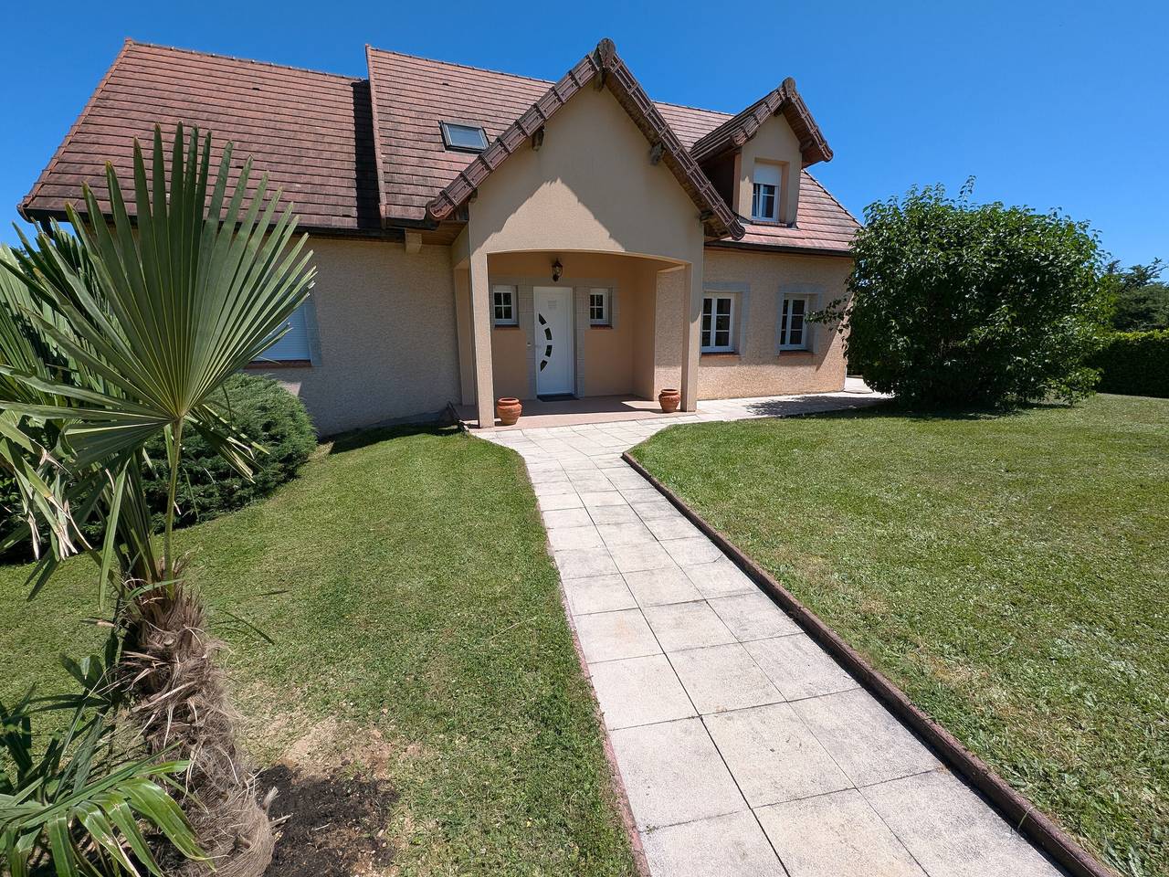 Amplia casa rural en Fretigney con jardín y billar, ideal para 8 pers. in Fretigney-et-Velloreille, Alto Saona