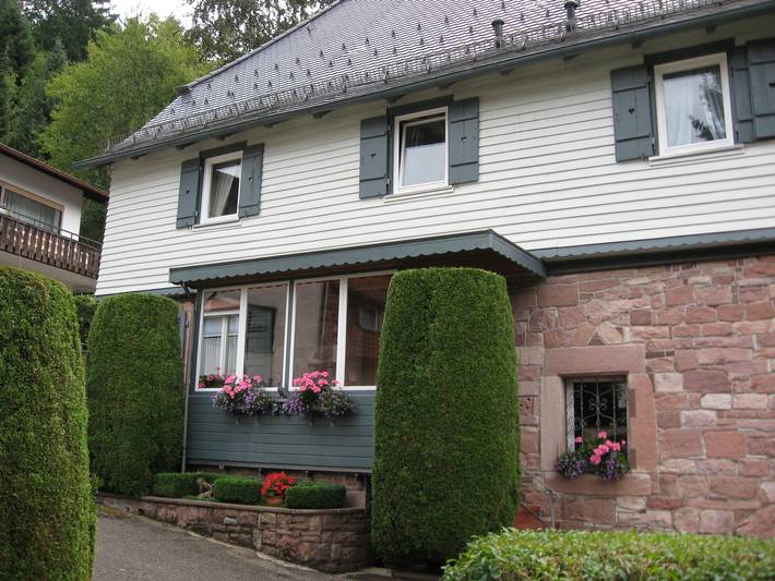 Geheel appartement, Appartement Grüner Salon met Wi-Fi dichtbij het centrum in Bad Herrenalb, Noordelijk Zwarte Woud