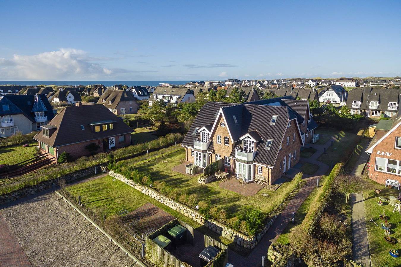 Ganze Wohnung, Luxuriöses & sehr großzügiges 2-Raum Appartement in bester, strandnaher Lage. in Wenningstedt, Sylt