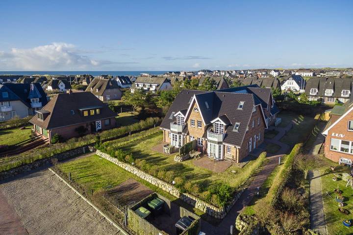 Ganze Wohnung, Luxuriöses & sehr großzügiges 2-Raum Appartement in bester, strandnaher Lage. in Wenningstedt, Sylt