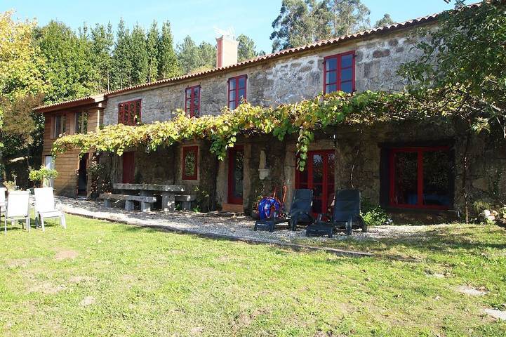 Location de vacances pour 7 personnes, avec Terrasse et Jardin à Barro