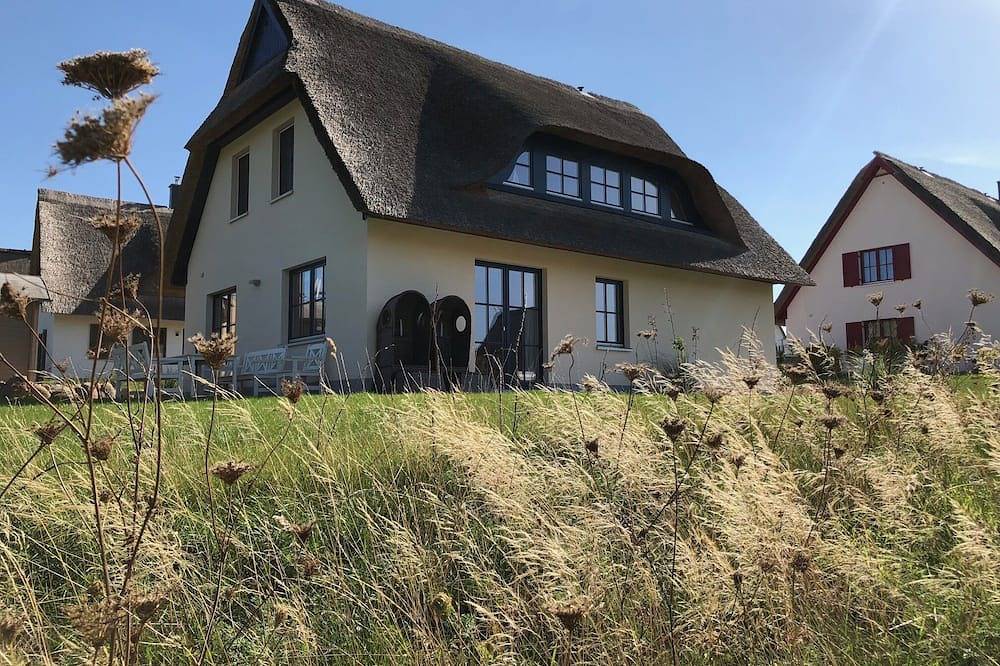 Reetdachhaus Coastline mit Sauna & Kamin - die perfekte Auszeit vom Alltag! in Groß Schwansee, Kalkhorst