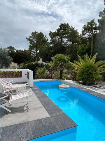 Cottage pour 10 personnes, avec terrasse et vue ainsi que piscine et jardin dans Office De Tourisme De Longeville Sur Mer