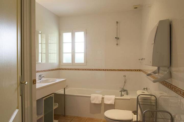 Location de vacances pour 6 personnes, avec piscine et terrasse, animaux acceptés à Vasles - 4