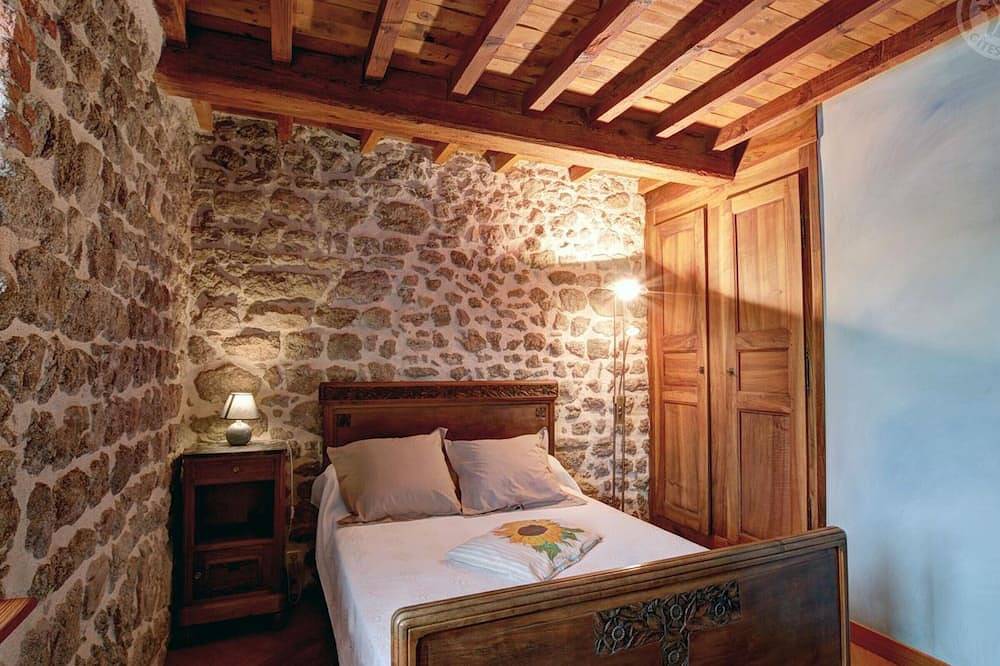 Gîte authentique et confortable pour 6 dans le Forez in Essertines-en-Châtelneuf, Parc Naturel Régional Livradois-Forez