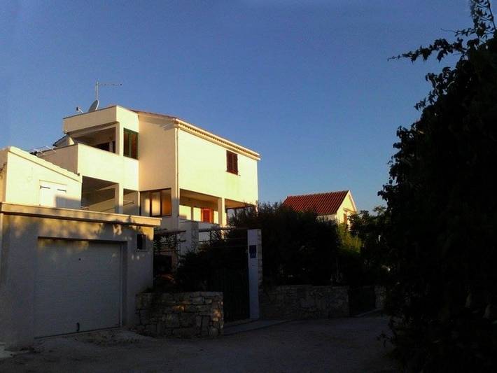 Ganze Wohnung, 2-Zimmer-Ferienwohnung mit Terrasse und Meerblick Rukavac, Vis A-13337-b in Rukavac, Split-Dalmatien