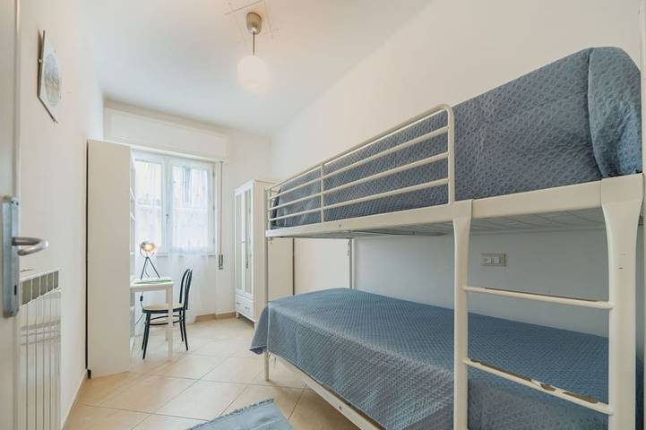 Appartement entier, Confortable appartement pour 5 personnes avec Wifi, Tv et patio in Lido di Camaiore, Camaiore