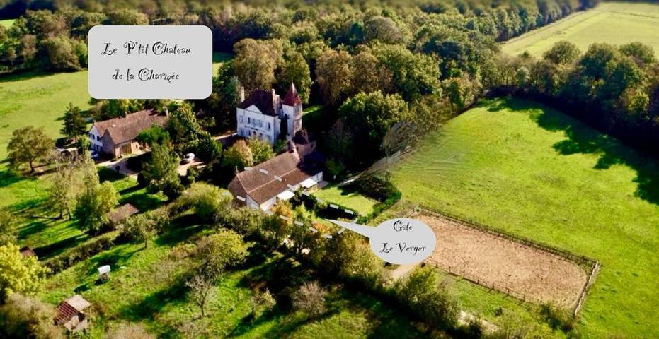 Location de vacances pour 7 personnes, avec terrasse dans La Charmee