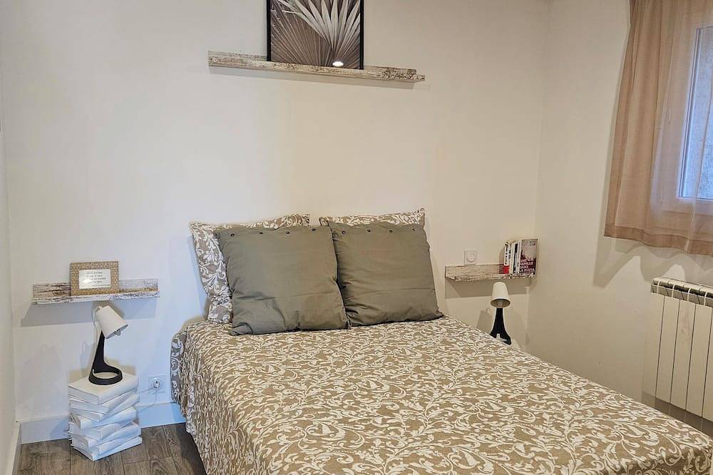 Entire apartment, Superbe Appartement Neuf, 4 Couchages, Jardin et vue Mer, au Cœur du Village ! in Spéracèdes, Cannes region