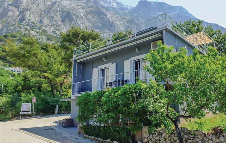 Ferienhaus für 8 Personen, mit Terrasse und Garten in Baska Voda - 2