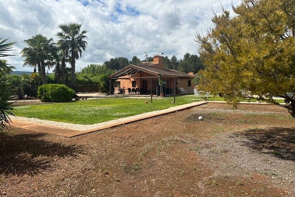 Chalet in the heart of nature. 800 m from the village of Chella. in Chella, Valencia Province
