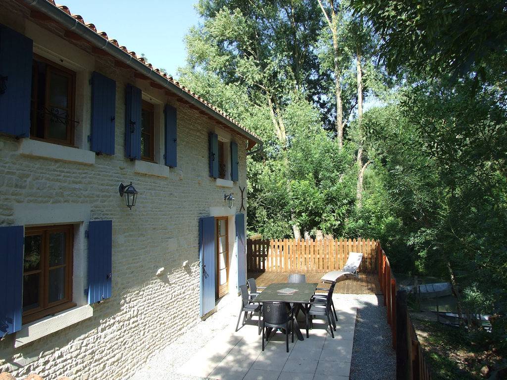 Les Sabots Bleus : Gîte l'Angélique, 2 à 6 pers. (3 chambres) in Arçais, Région de Niort