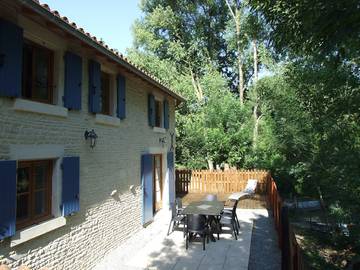 Gîte pour 6 personnes, avec jardin et terrasse à Arçais