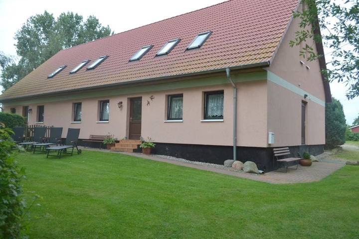 Ferienwohnung für 3 Personen, mit Garten und Ausblick in Oertzenhof