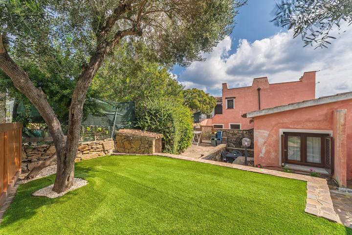 Villetta Mirto Pittulongu: Holiday Home with Wi-Fi and Air Conditioning in Pittulongu, Olbia