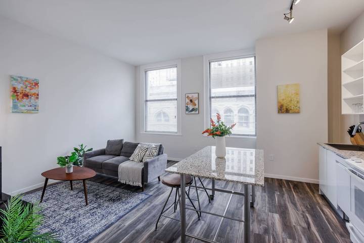 Vacation rental for 2 people, with terrace and yard, with pets in Cincinnati