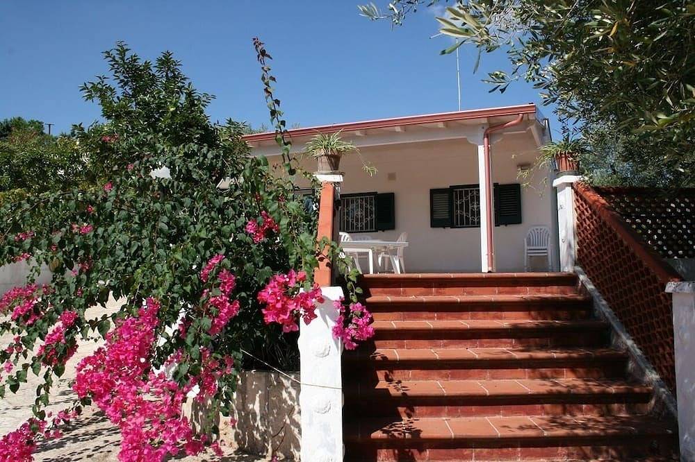 Villa avec grand terrasse, grill. Salon avec cheminée. Repos/ nature.Wifi gratis in Ostuni, Salento