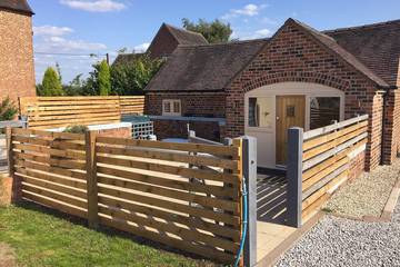 Glamping for 4 People in Stafford, Staffordshire, Photo 2