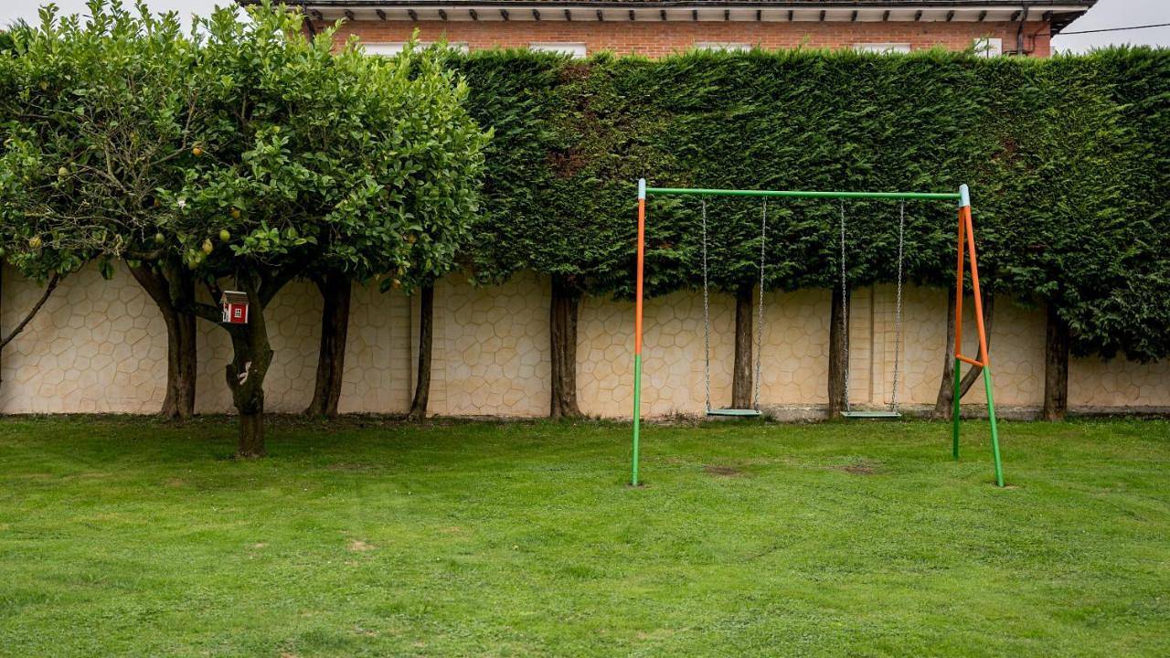 Apartamento entero, Three-Bedroom Apartment in Torrelavega, Costa de Cantabria