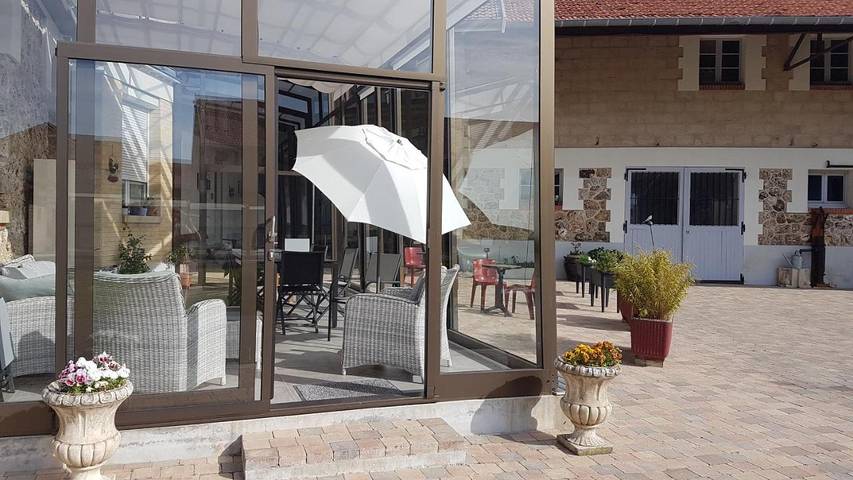 Gîte pour 4 personnes, avec Terrasse et Jardin ainsi que Piscine et Vue dans Époye - 2
