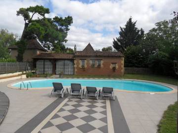 Gîte pour 4 personnes, avec jardin ainsi que terrasse et piscine à Saussignac