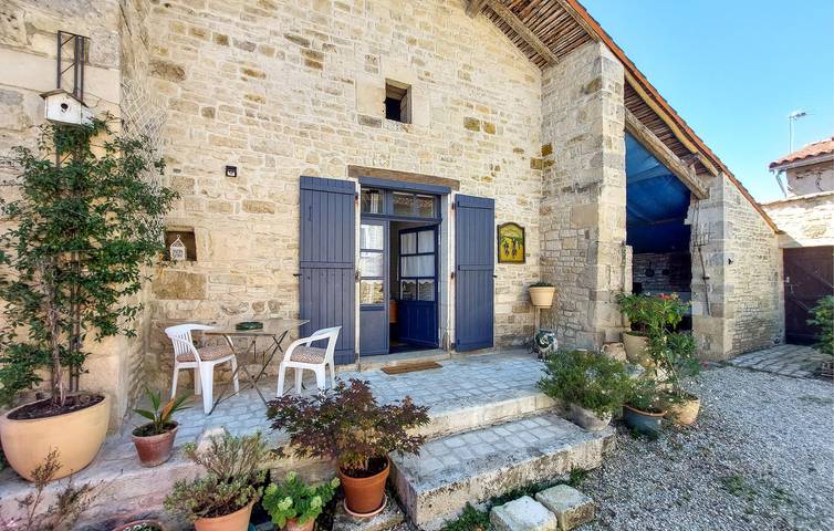 Location de vacances pour 2 personnes, avec Terrasse et Jardin à Mouton (homonymie)