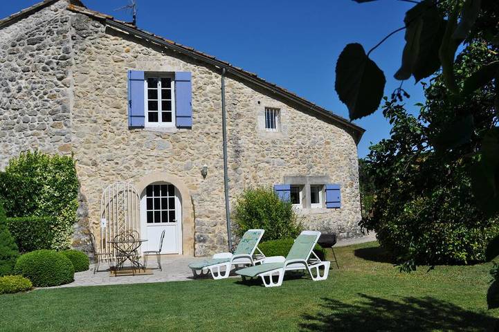 Location de vacances pour 4 personnes, avec jardin et terrasse à Lussan