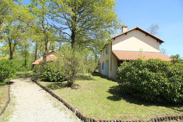 Gîte pour 6 personnes, avec jardin à Meuzac - 4