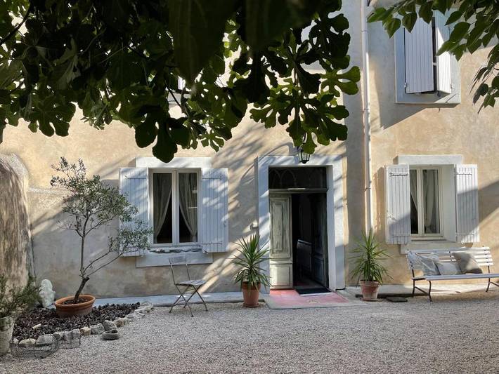 Location de vacances pour 2 personnes, avec jardin ainsi que terrasse et piscine à Velleron - 4