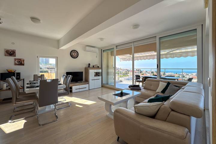 Διαμερίσματα διακοπών για 4 άτομα, με μπαλκόνι και θέα στο Μαυροβούνιο